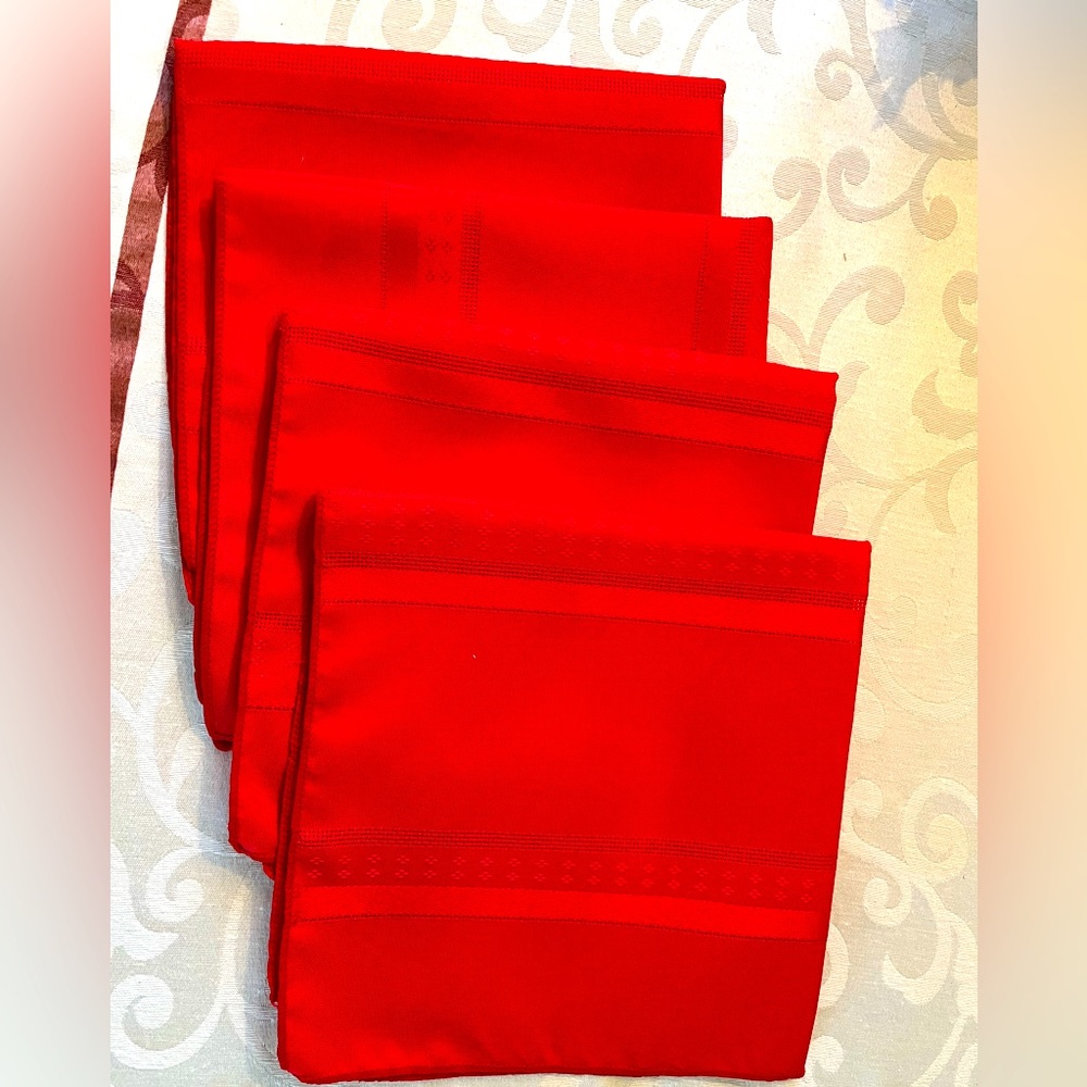 Holiday Red Cloth Napkins set of 4 - NEW - dinner part, tablescape, Christmas